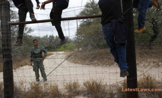 Migrants Break Out of Detention Centre