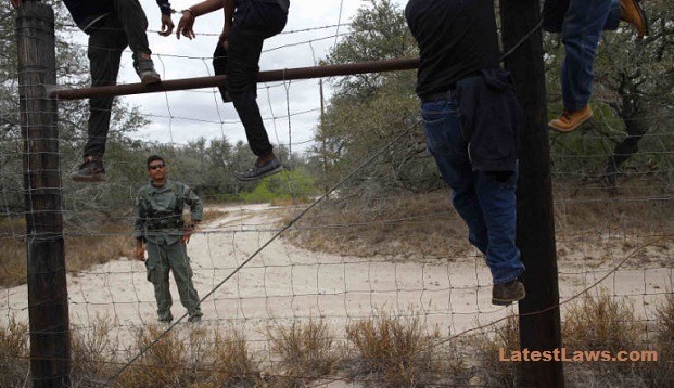 Migrants Break Out of Detention Centre