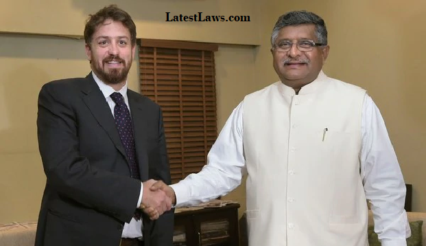 Union Minister for IT and Communication Ravi Shanker Prasad And WhatsApps global head Will Cathcart during.png