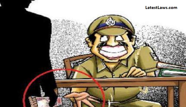 Police officer accepting Bribe, pic by google