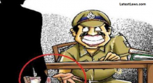 Police officer accepting Bribe, pic by google