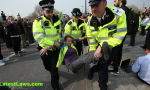 London Police arresting Climate Change Activists, pic by: lbc.co.uk
