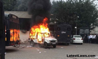 Shooting at Tis Hazari Court, Lawyers Injured, pic by: Zee News