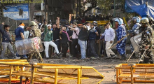 Delhi Violence, pic by: The Tribune