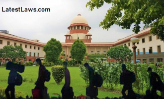 Supreme Court on Migrants.jpg