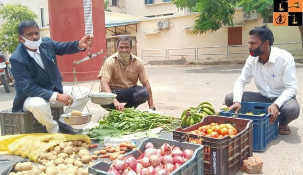 Advocate Selling Vegetables, pic by: IndiaToday