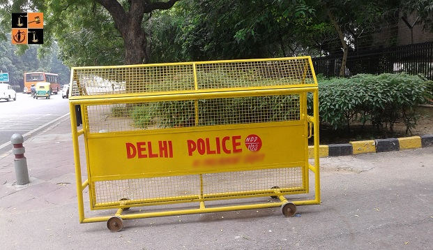 Delhi_Police Barricade.png